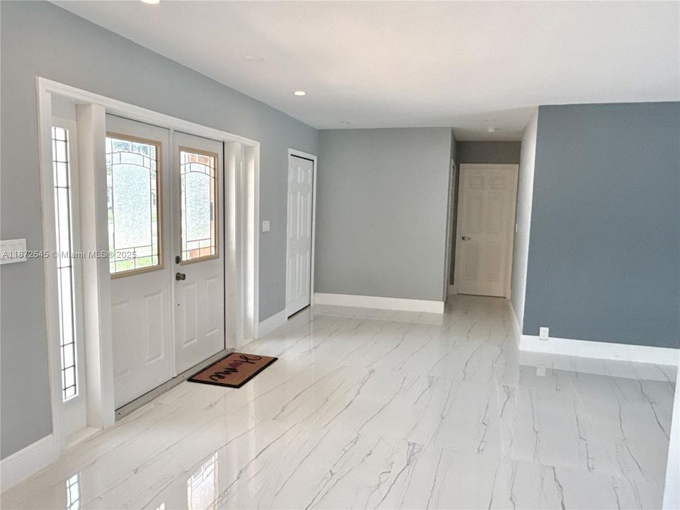 Vendido Recientemente: $698,500 (3 camas, 2 baños, 1842 Pies cuadrados)
