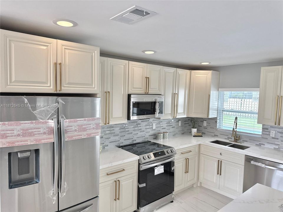 Vendido Recientemente: $698,500 (3 camas, 2 baños, 1842 Pies cuadrados)