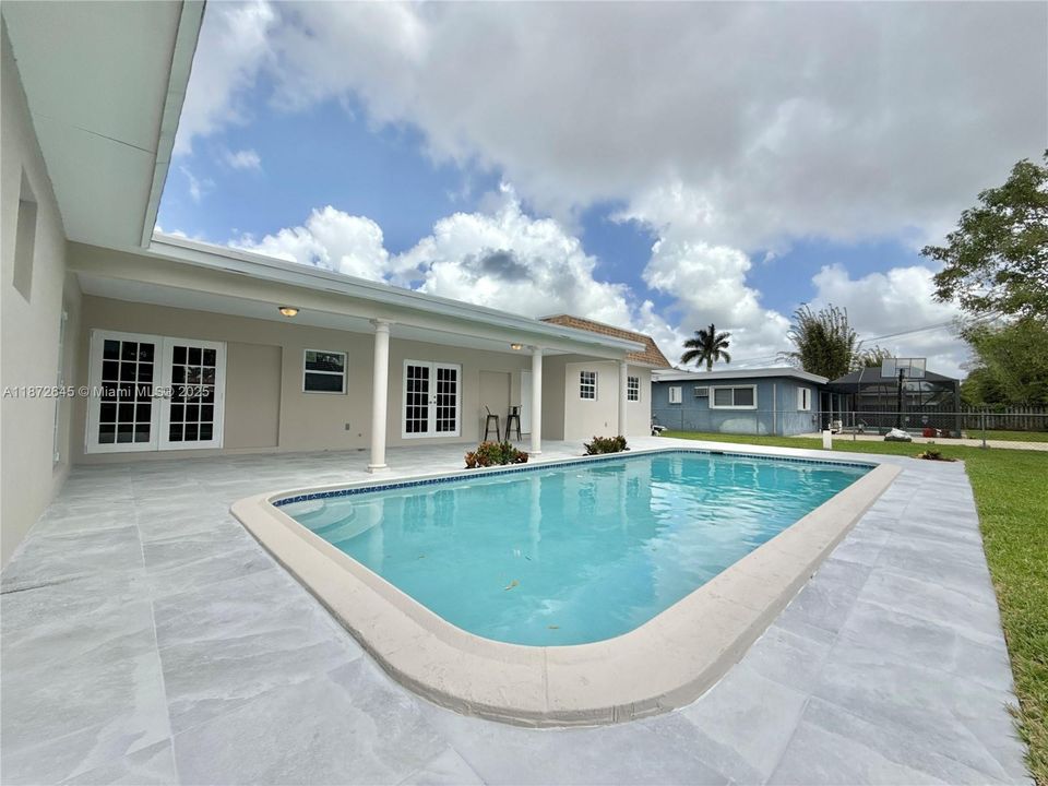 Vendido Recientemente: $698,500 (3 camas, 2 baños, 1842 Pies cuadrados)