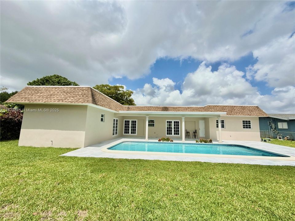 Vendido Recientemente: $698,500 (3 camas, 2 baños, 1842 Pies cuadrados)
