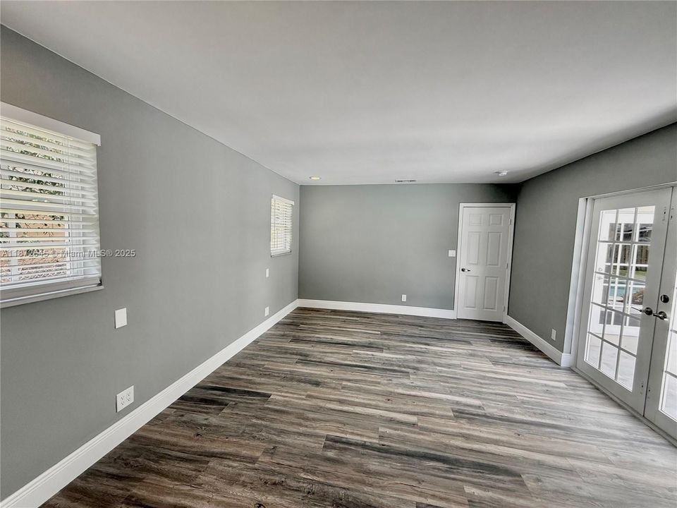 Vendido Recientemente: $698,500 (3 camas, 2 baños, 1842 Pies cuadrados)