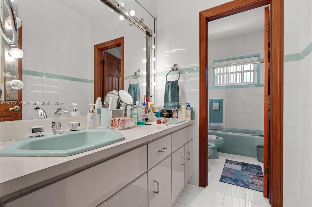 Active With Contract: $949,900 (4 beds, 3 baths, 3474 Square Feet)