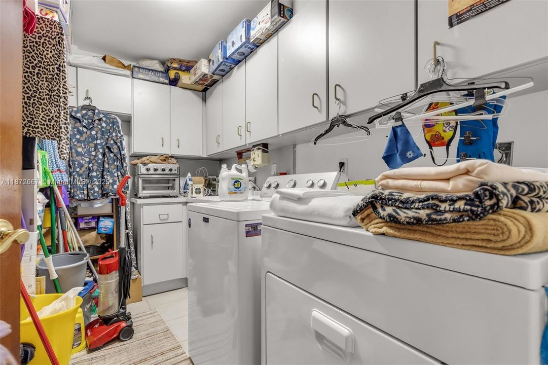 Active With Contract: $949,900 (4 beds, 3 baths, 3474 Square Feet)