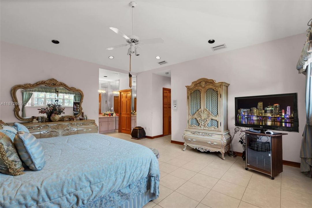 Active With Contract: $949,900 (4 beds, 3 baths, 3474 Square Feet)