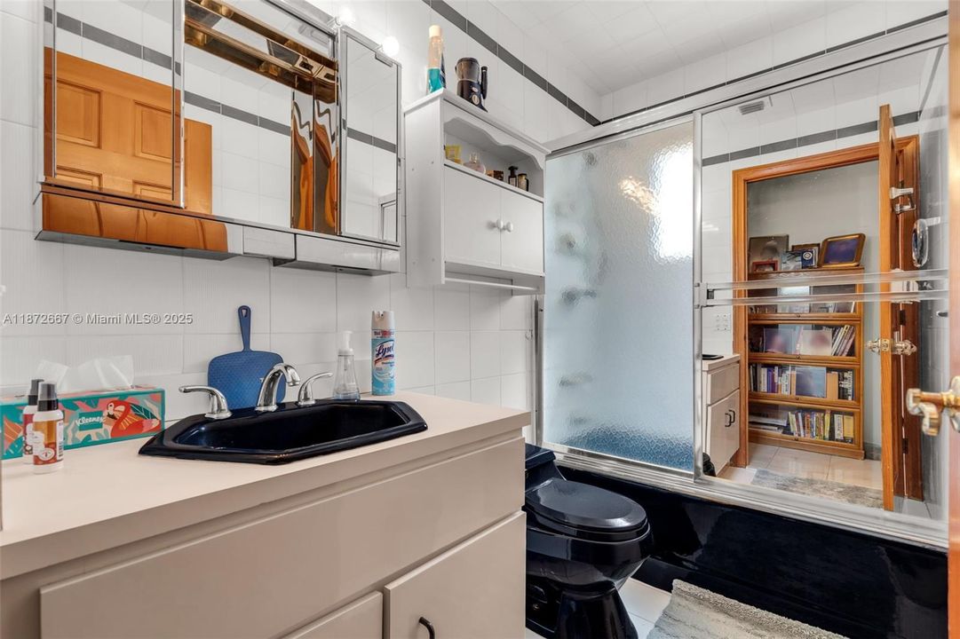 Active With Contract: $949,900 (4 beds, 3 baths, 3474 Square Feet)