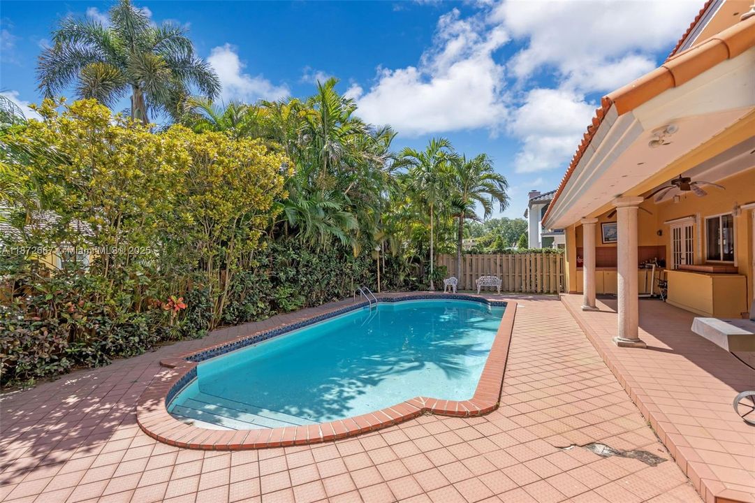 Active With Contract: $949,900 (4 beds, 3 baths, 3474 Square Feet)