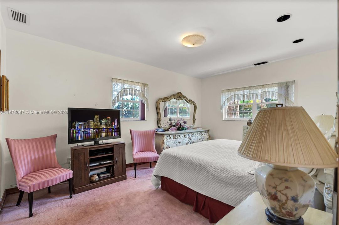 Active With Contract: $949,900 (4 beds, 3 baths, 3474 Square Feet)