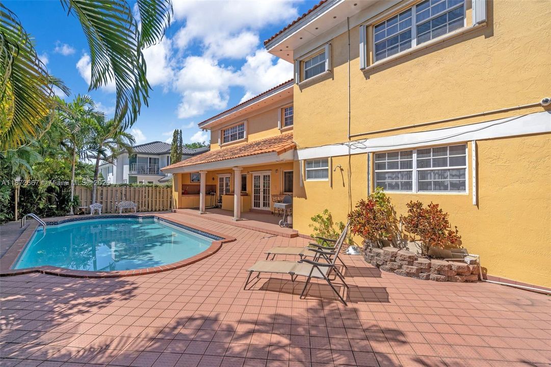 Active With Contract: $949,900 (4 beds, 3 baths, 3474 Square Feet)