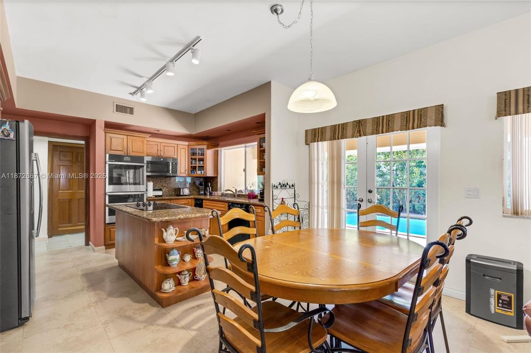 Active With Contract: $949,900 (4 beds, 3 baths, 3474 Square Feet)