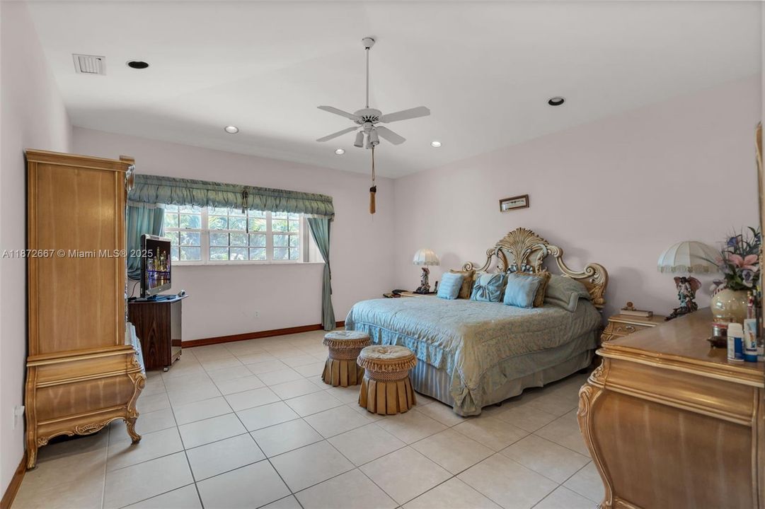 Active With Contract: $949,900 (4 beds, 3 baths, 3474 Square Feet)