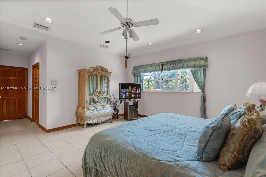 Active With Contract: $949,900 (4 beds, 3 baths, 3474 Square Feet)