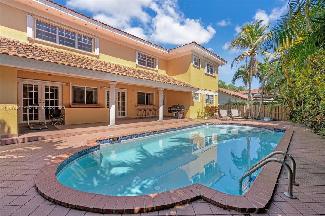 Active With Contract: $949,900 (4 beds, 3 baths, 3474 Square Feet)