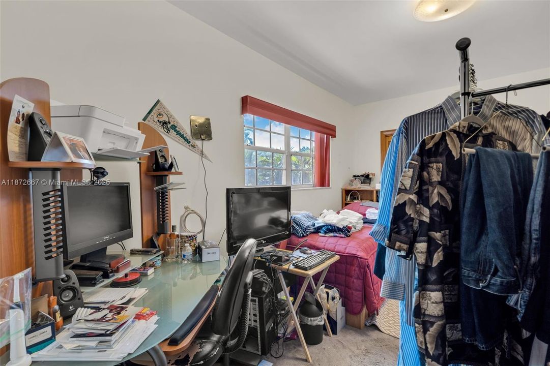 Active With Contract: $949,900 (4 beds, 3 baths, 3474 Square Feet)