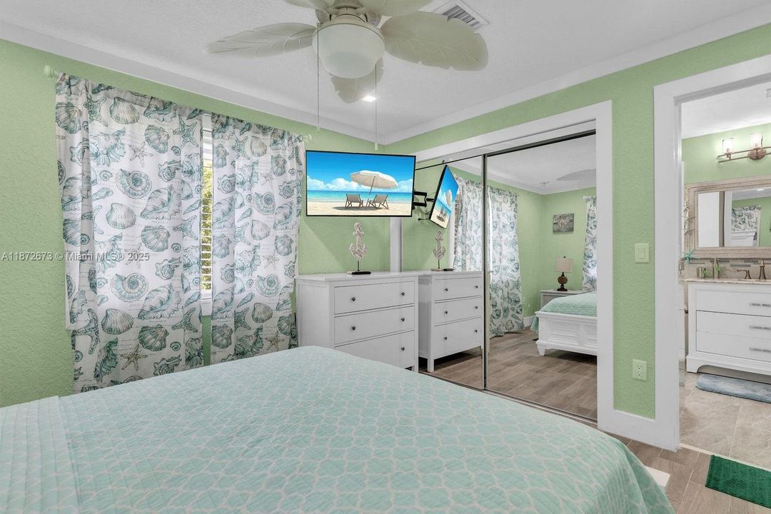 待售: $960,000 (4 贝兹, 3 浴室, 1540 平方英尺)