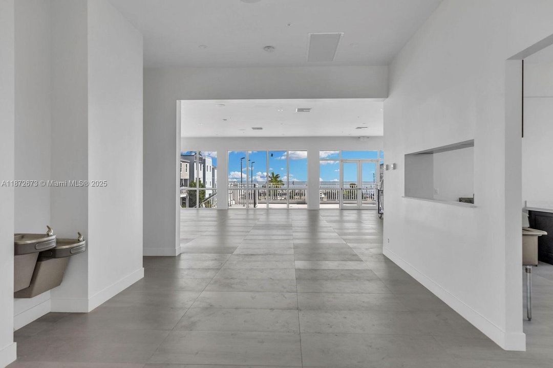 待售: $960,000 (4 贝兹, 3 浴室, 1540 平方英尺)