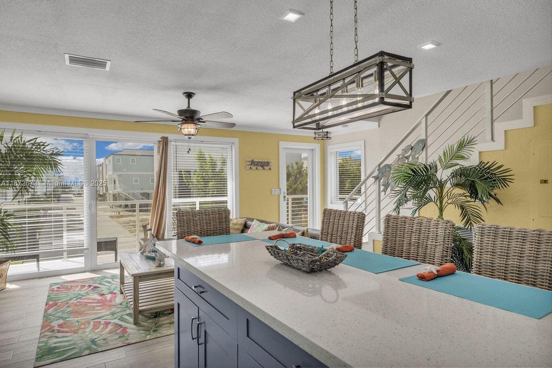 待售: $960,000 (4 贝兹, 3 浴室, 1540 平方英尺)