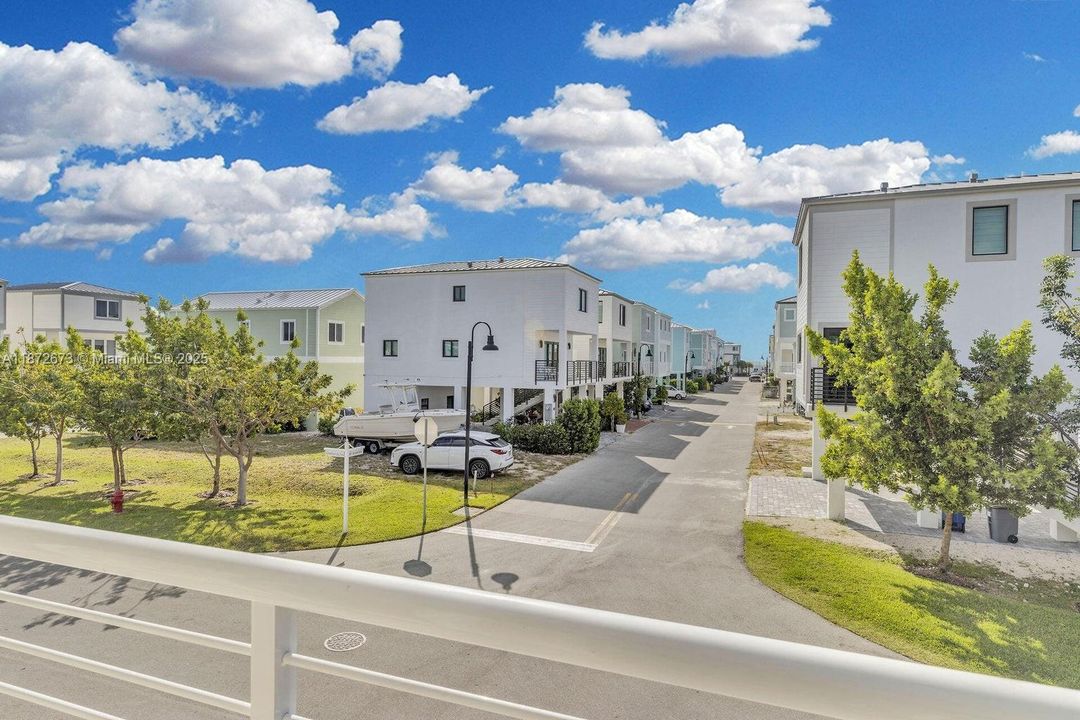 待售: $960,000 (4 贝兹, 3 浴室, 1540 平方英尺)