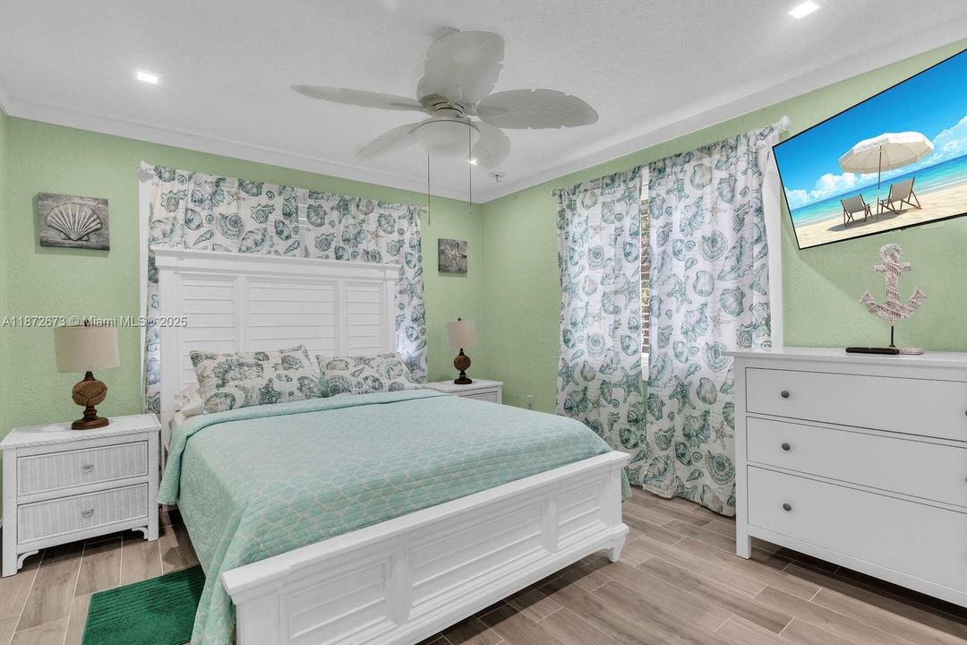 待售: $960,000 (4 贝兹, 3 浴室, 1540 平方英尺)