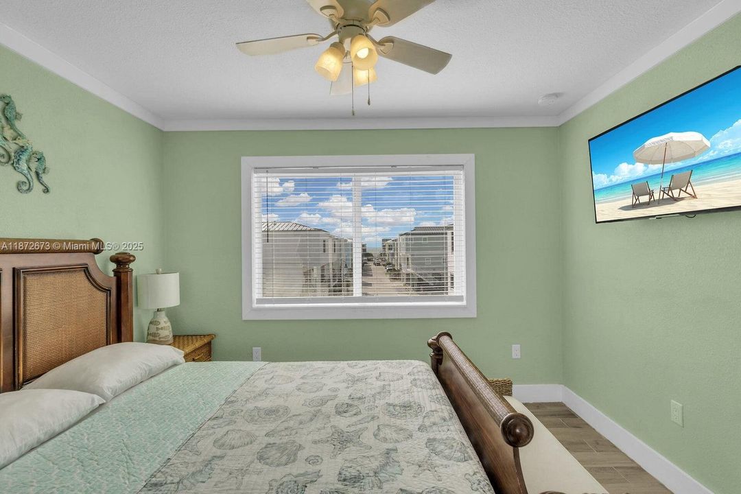 待售: $960,000 (4 贝兹, 3 浴室, 1540 平方英尺)