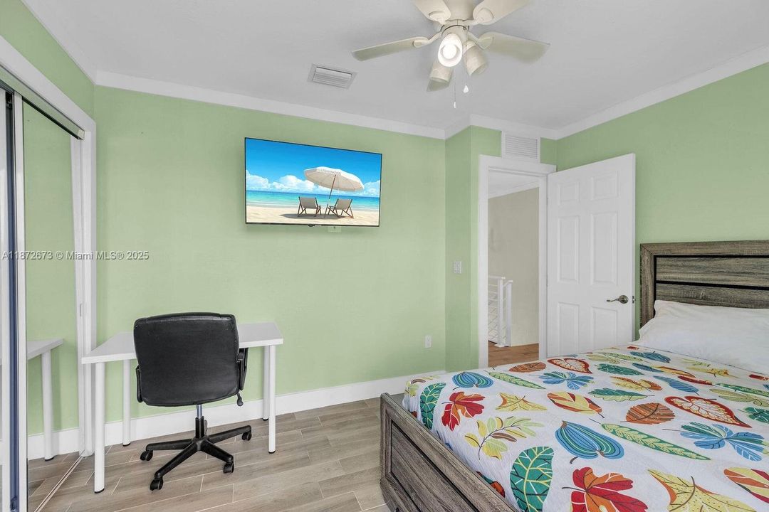 待售: $960,000 (4 贝兹, 3 浴室, 1540 平方英尺)