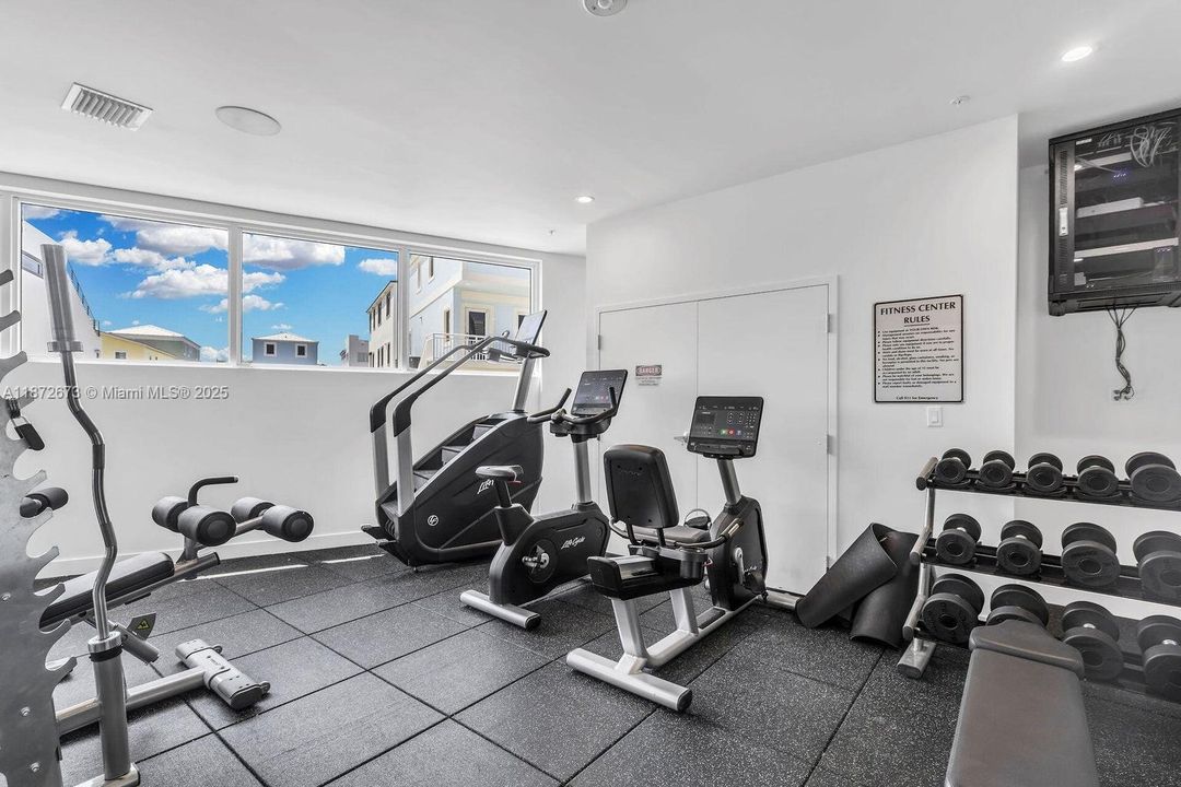 待售: $960,000 (4 贝兹, 3 浴室, 1540 平方英尺)