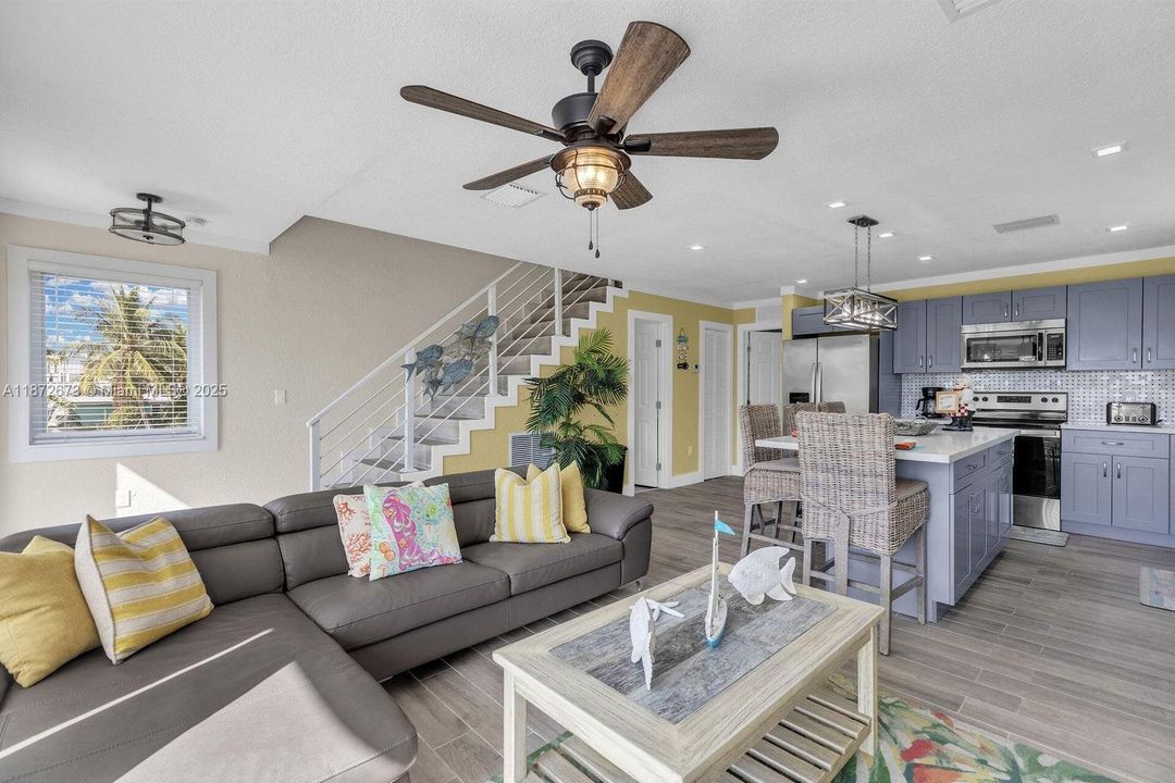 待售: $960,000 (4 贝兹, 3 浴室, 1540 平方英尺)