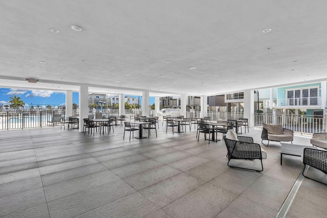 待售: $960,000 (4 贝兹, 3 浴室, 1540 平方英尺)