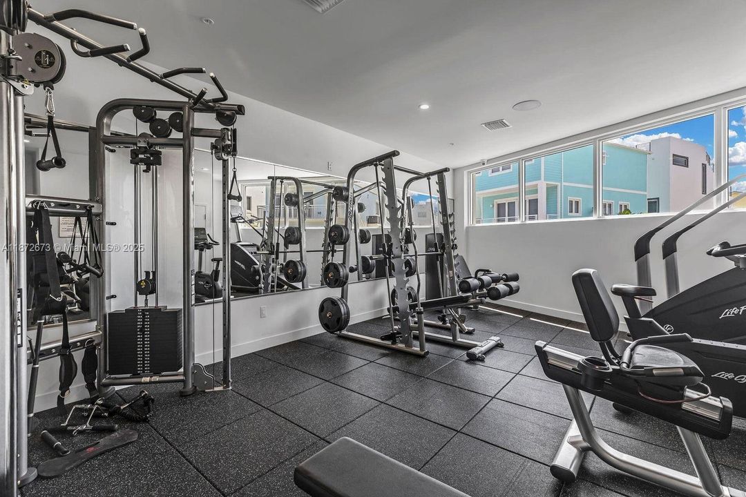 待售: $960,000 (4 贝兹, 3 浴室, 1540 平方英尺)