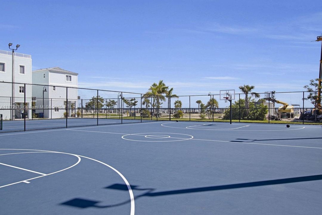 待售: $960,000 (4 贝兹, 3 浴室, 1540 平方英尺)