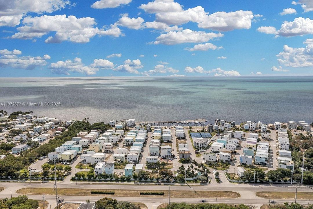 待售: $960,000 (4 贝兹, 3 浴室, 1540 平方英尺)