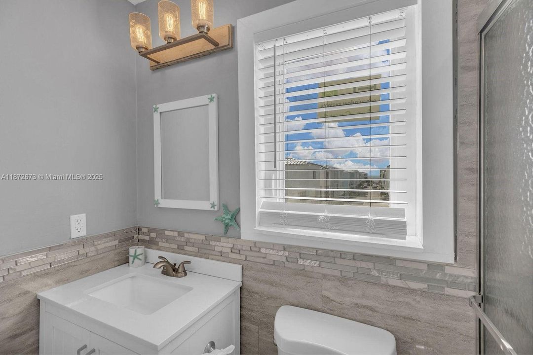 待售: $960,000 (4 贝兹, 3 浴室, 1540 平方英尺)