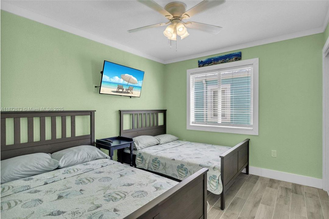 待售: $960,000 (4 贝兹, 3 浴室, 1540 平方英尺)