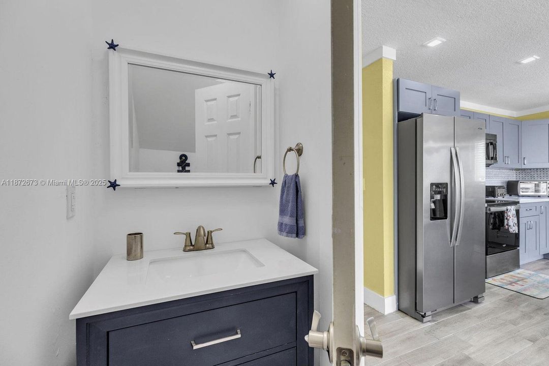 待售: $960,000 (4 贝兹, 3 浴室, 1540 平方英尺)