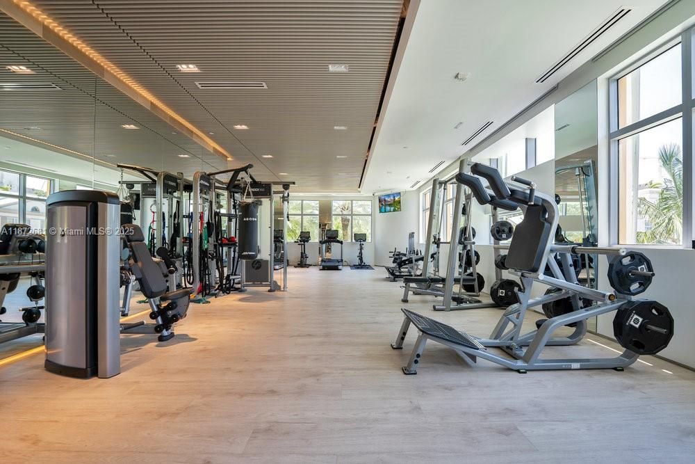 На продажу: $3,500,000 (2 спален, 2 ванн, 1660 Квадратных фут)