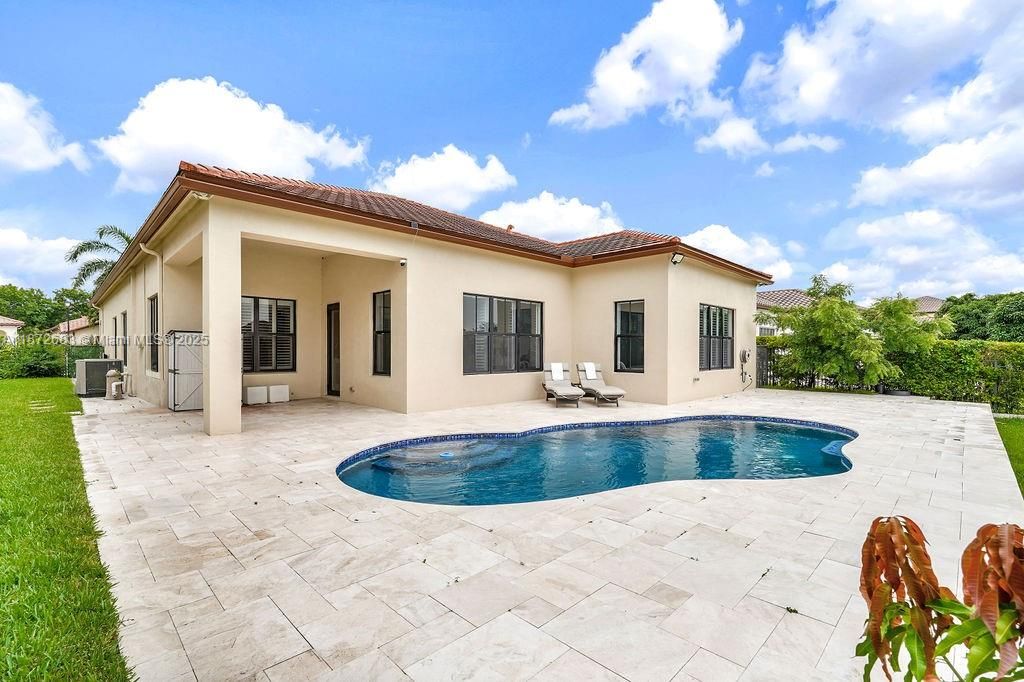 В аренду: $8,000 (3 спален, 3 ванн, 3076 Квадратных фут)