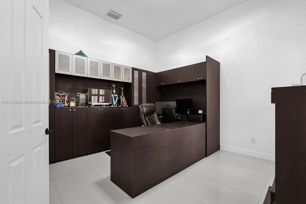 В аренду: $8,000 (3 спален, 3 ванн, 3076 Квадратных фут)