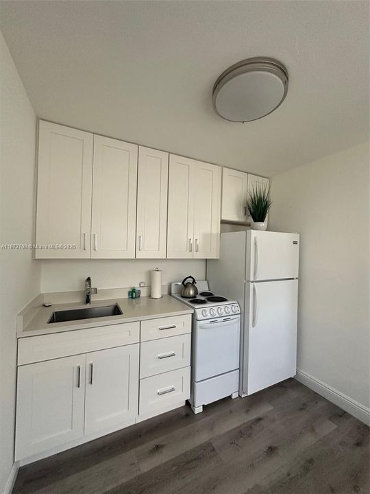 En Venta: $647,000 (0 camas, 0 baños, 1046 Pies cuadrados)