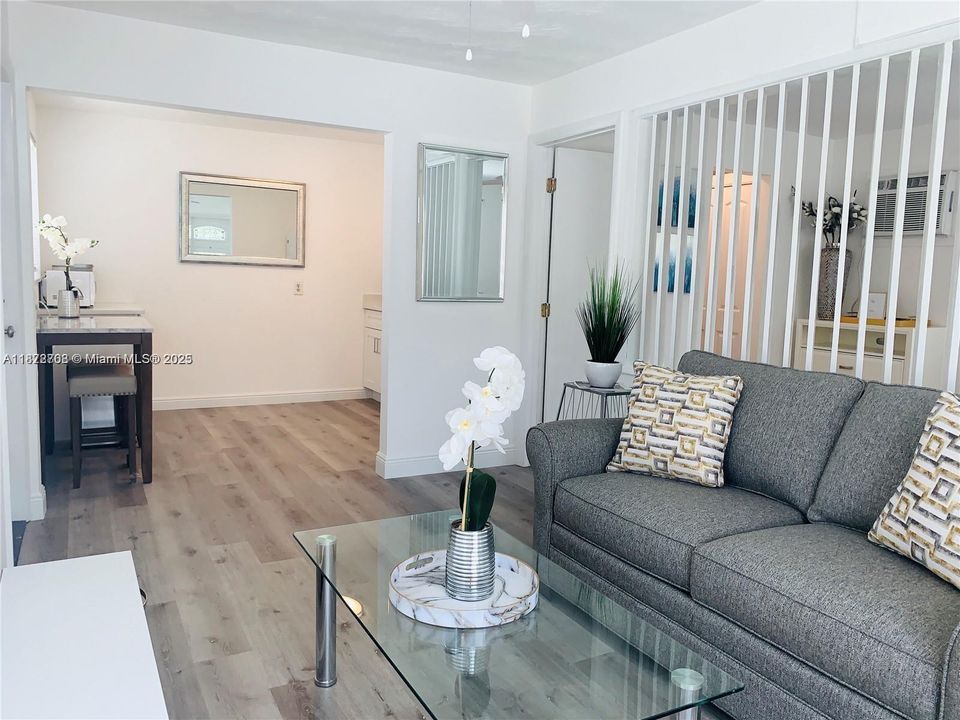 En Venta: $647,000 (0 camas, 0 baños, 1046 Pies cuadrados)