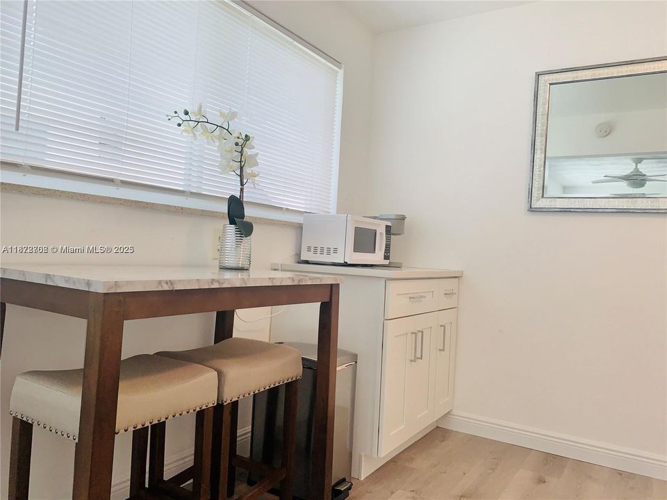 En Venta: $647,000 (0 camas, 0 baños, 1046 Pies cuadrados)