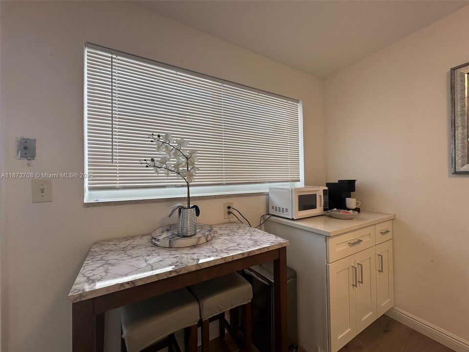 En Venta: $647,000 (0 camas, 0 baños, 1046 Pies cuadrados)