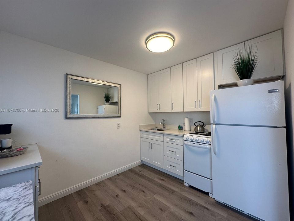 En Venta: $647,000 (0 camas, 0 baños, 1046 Pies cuadrados)