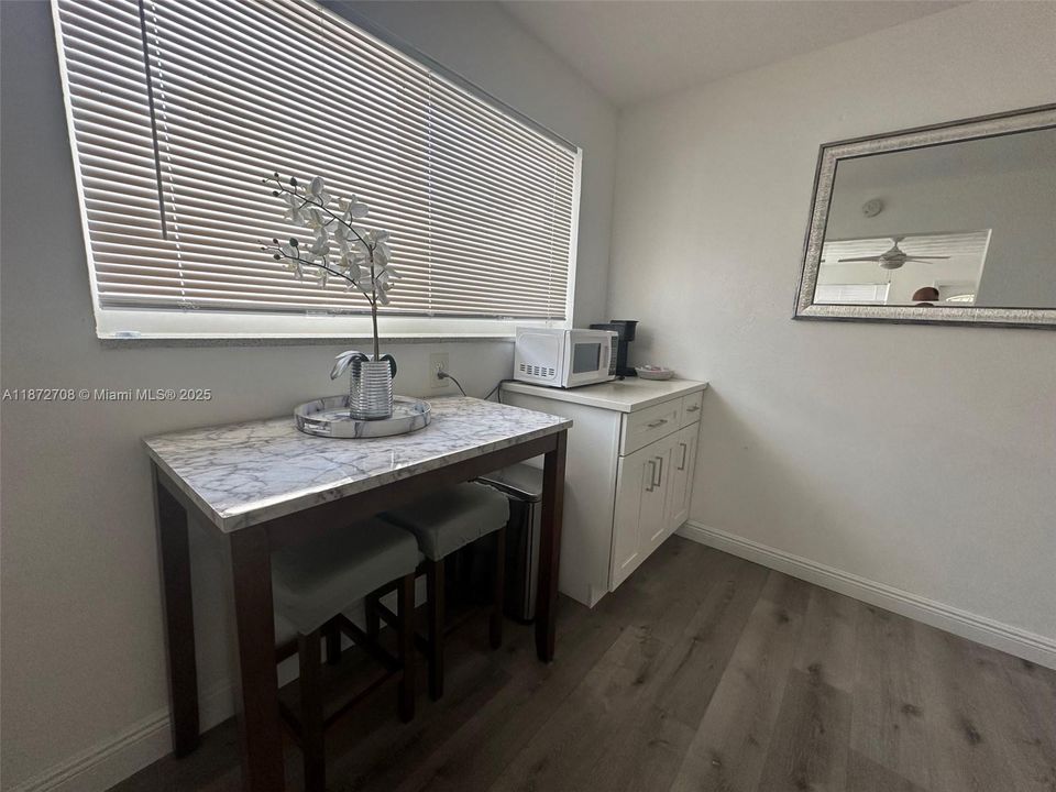 En Venta: $647,000 (0 camas, 0 baños, 1046 Pies cuadrados)