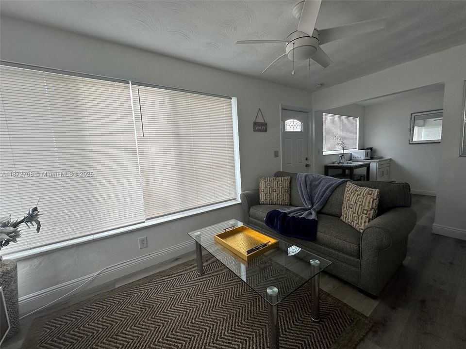 En Venta: $647,000 (0 camas, 0 baños, 1046 Pies cuadrados)