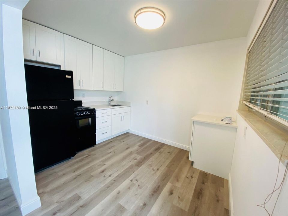 En Venta: $647,000 (0 camas, 0 baños, 1046 Pies cuadrados)