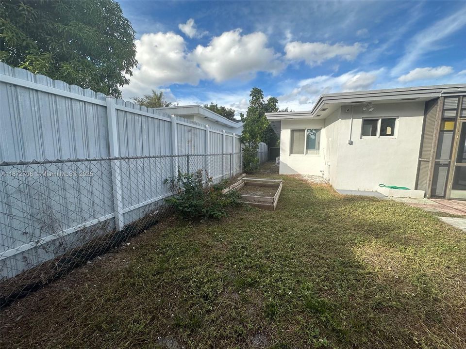 En Venta: $647,000 (0 camas, 0 baños, 1046 Pies cuadrados)