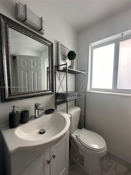 En Venta: $647,000 (0 camas, 0 baños, 1046 Pies cuadrados)