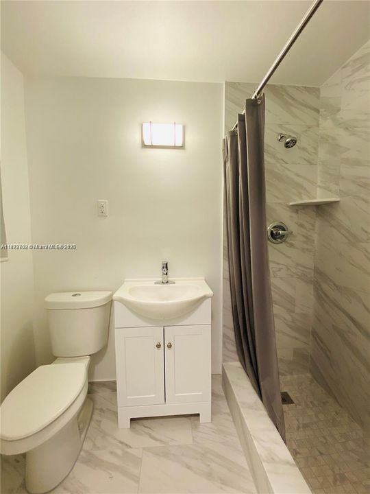 En Venta: $647,000 (0 camas, 0 baños, 1046 Pies cuadrados)