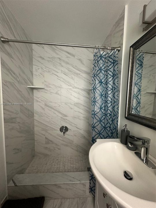 En Venta: $647,000 (0 camas, 0 baños, 1046 Pies cuadrados)