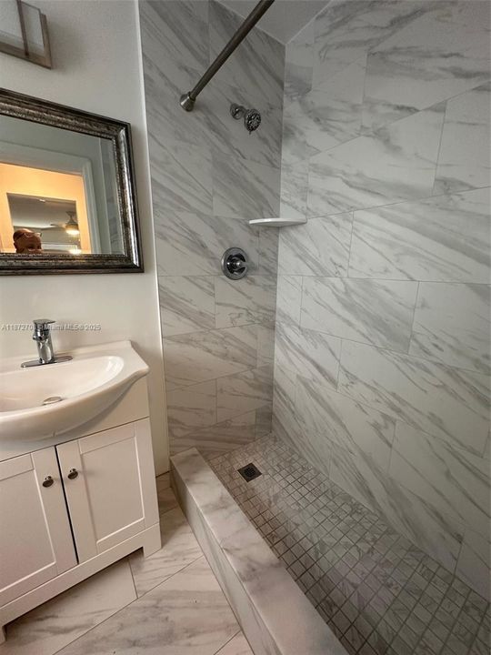 En Venta: $647,000 (0 camas, 0 baños, 1046 Pies cuadrados)