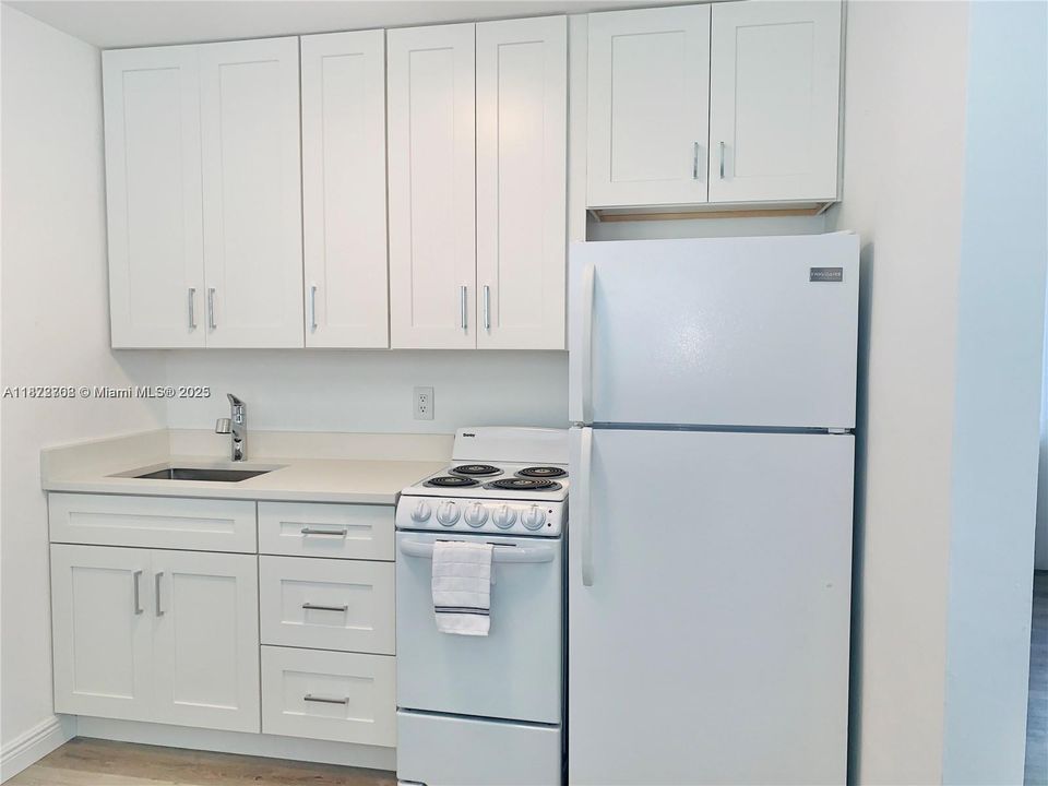 En Venta: $647,000 (0 camas, 0 baños, 1046 Pies cuadrados)